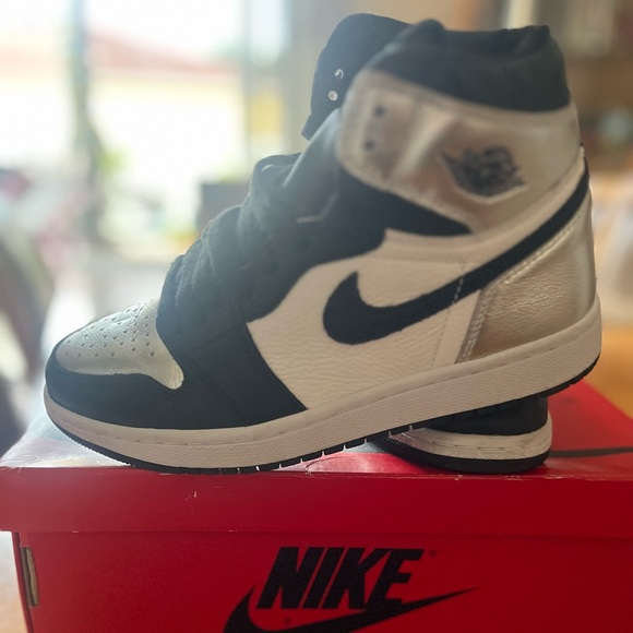 Jordan 1 High OG Metallic Silver - Picture 5 of 5